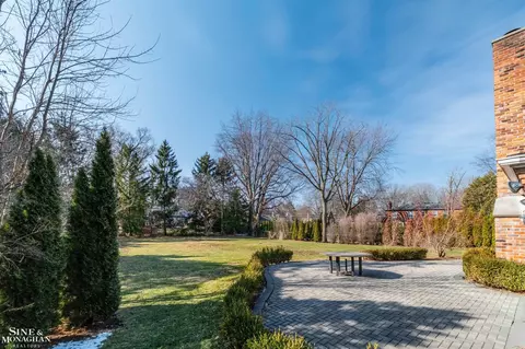 Exterior - 551 Renaud, Grosse Pointe Woods, MI 48236 photo 4 of 8
