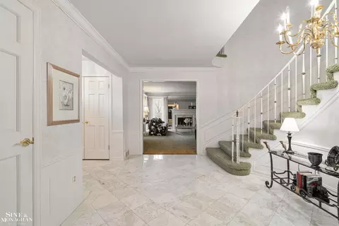 Entry Way - 551 Renaud, Grosse Pointe Woods, MI 48236 photo 3 of 7