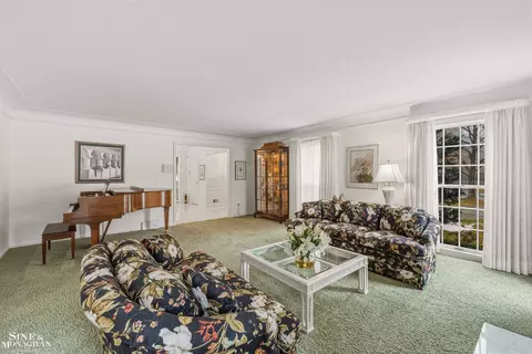 Living - 551 Renaud, Grosse Pointe Woods, MI 48236 photo 1 of 7