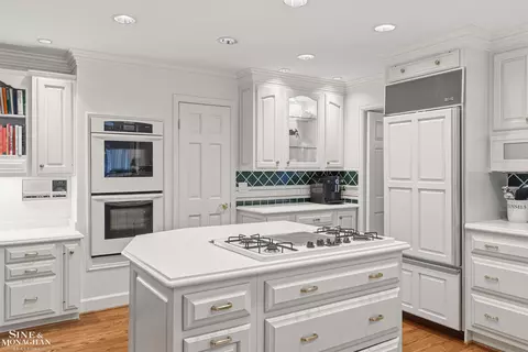 Kitchen - 551 Renaud, Grosse Pointe Woods, MI 48236 photo 3 of 5
