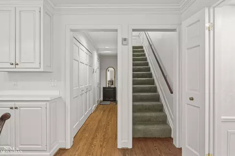 Entry Way - 551 Renaud, Grosse Pointe Woods, MI 48236 photo 4 of 7