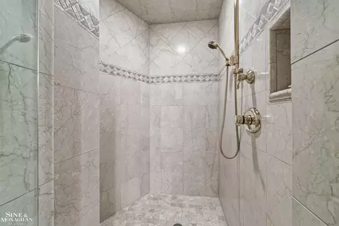 Bath - 551 Renaud, Grosse Pointe Woods, MI 48236 photo 8 of 9
