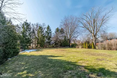 Exterior - 551 Renaud, Grosse Pointe Woods, MI 48236 photo 5 of 8