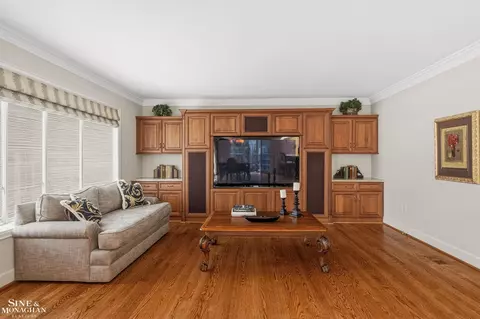 Living - 551 Renaud, Grosse Pointe Woods, MI 48236 photo 4 of 7