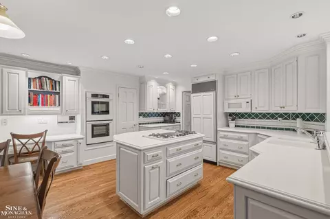 Kitchen - 551 Renaud, Grosse Pointe Woods, MI 48236 photo 2 of 5