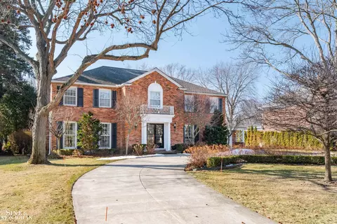 551 Renaud, Grosse Pointe Woods, MI 48236