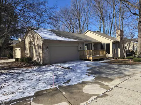 43042 W Kirkwood, Clinton Township, MI 48038