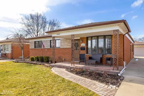 32549 Gloede Dr, Warren, MI 48088