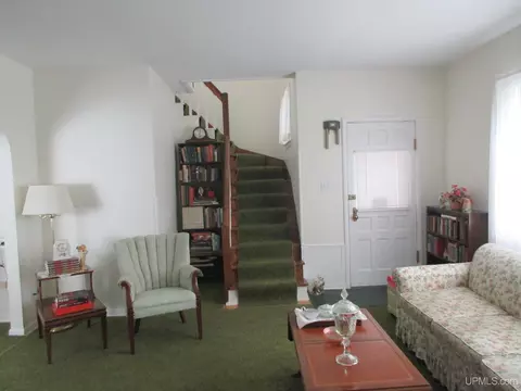 Entry Way - 605 Putnam, Wakefield, MI 49968 photo 1 of 4