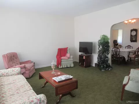 Living - 605 Putnam, Wakefield, MI 49968 photo 1 of 3