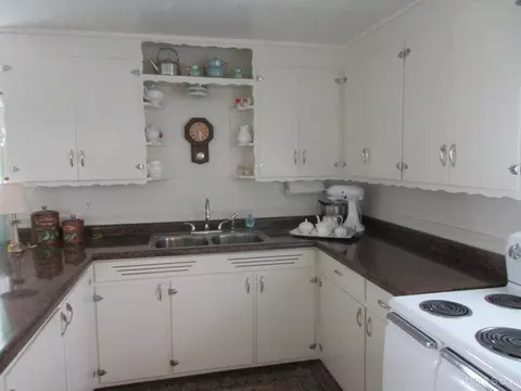 Kitchen - 605 Putnam, Wakefield, MI 49968 photo 3 of 3