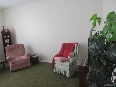 Living - 605 Putnam, Wakefield, MI 49968 photo 3 of 3