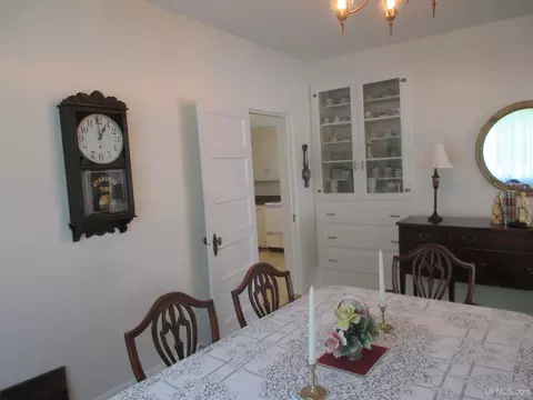 Dining - 605 Putnam, Wakefield, MI 49968 photo 3 of 6