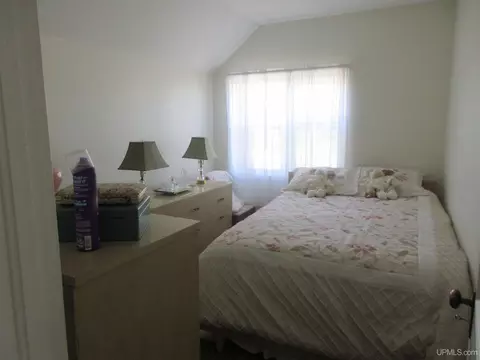 Bedroom - 605 Putnam, Wakefield, MI 49968 photo 3 of 5