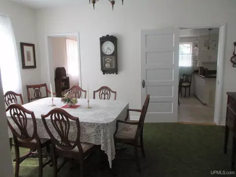 Dining - 605 Putnam, Wakefield, MI 49968 photo 2 of 6
