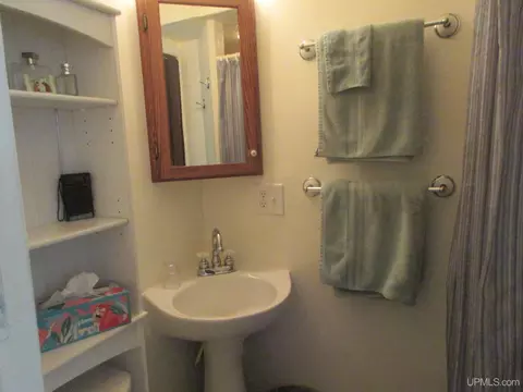 Bath - 605 Putnam, Wakefield, MI 49968 photo 1 of 4