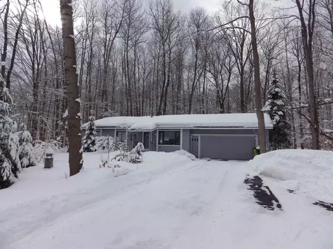1137 Reads Run, Traverse City, MI 49685