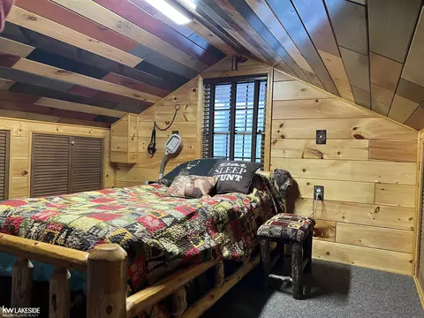 Bedroom - 5293 Rose, Gladwin, MI 48624 photo 3 of 5