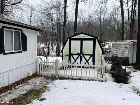 Exterior - 5289 Rose, Gladwin, MI 48624 photo 5 of 9