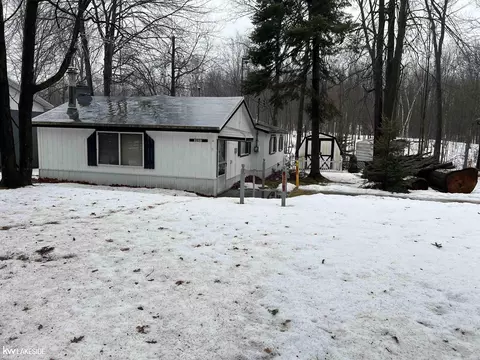 Exterior - 5289 Rose, Gladwin, MI 48624 photo 3 of 9