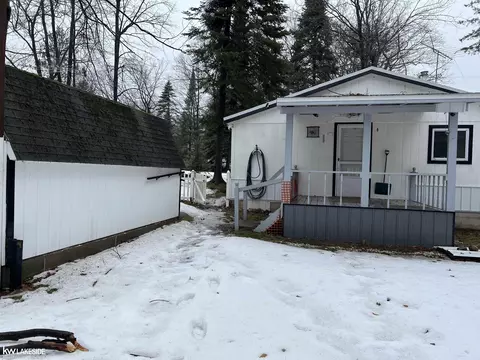 Exterior - 5289 Rose, Gladwin, MI 48624 photo 7 of 9