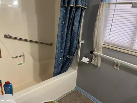 Bath - 5289 Rose, Gladwin, MI 48624 photo 2 of 2