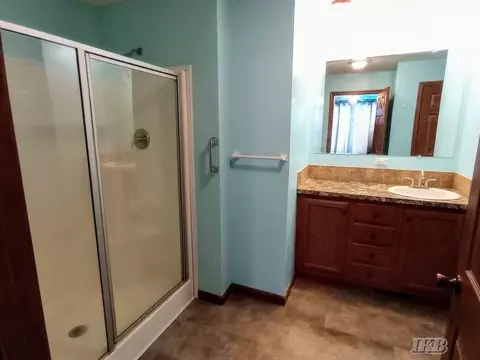 Bath - 993 Easton, Gladwin, MI 48624 photo 1 of 4