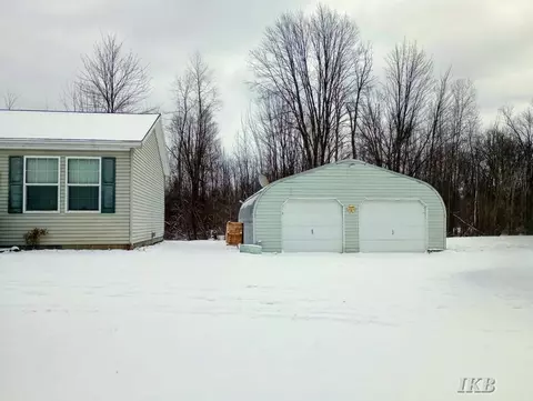 Exterior - 993 Easton, Gladwin, MI 48624 photo 3 of 6