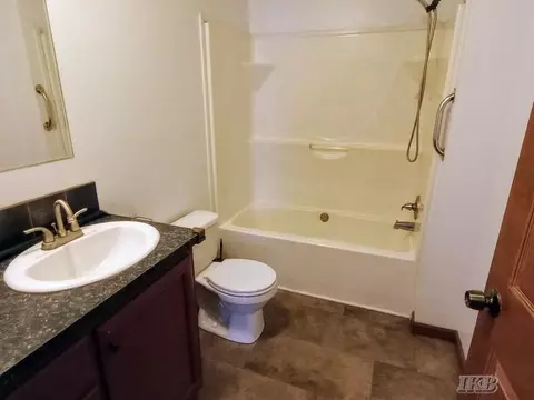 Bath - 993 Easton, Gladwin, MI 48624 photo 4 of 4