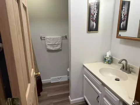 Bath - 3379 Orchardale, Monroe, MI 48162 photo 1 of 3