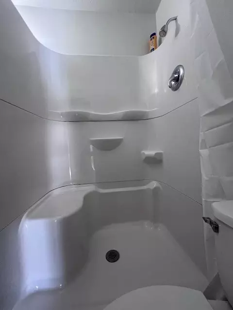 Bath - 5131 E Carpenter, Flint, MI 48506 photo 1 of 2