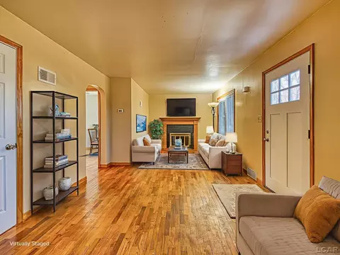 Living - 404 Outer, Tecumseh, MI 49286 photo 4 of 7