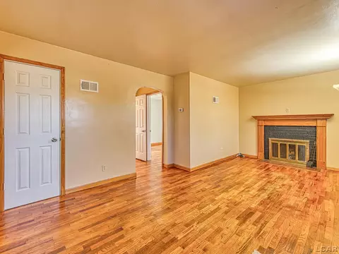 Living - 404 Outer, Tecumseh, MI 49286 photo 2 of 7