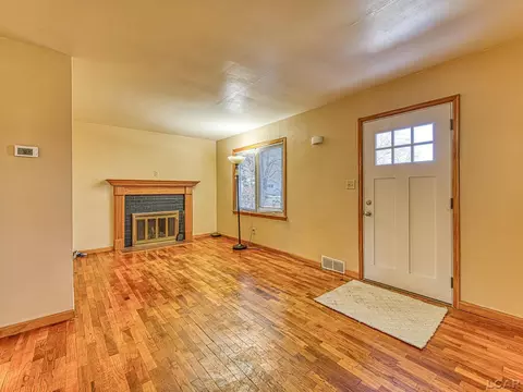 Living - 404 Outer, Tecumseh, MI 49286 photo 1 of 7