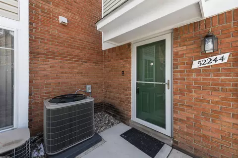 52244 Stoneridge #121, Macomb, MI 48042