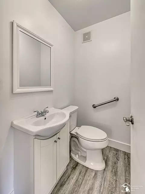 Bath - 465 Riverview, Monroe, MI 48162 photo 1 of 3