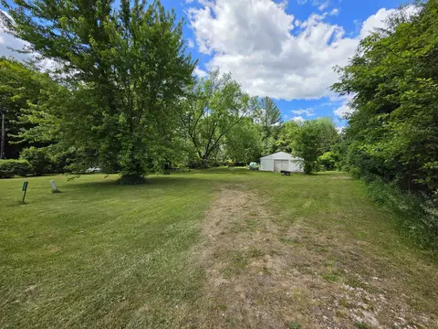 1058 1062 Wild Cherry, Gladwin, MI 48624 photo 2