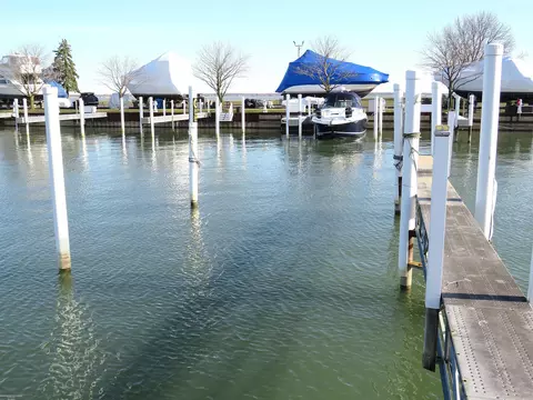 41700 Conger Bay G-269, Harrison Township, MI 48045