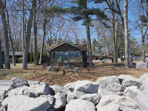 940 Huron, East Tawas, MI 48730