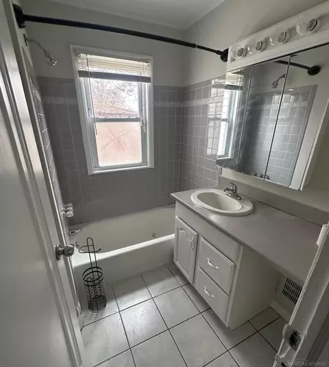 Bath - 22046 Cushing, Eastpointe, MI 48021 photo 1 of 1