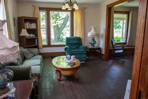 Living - 205 S Dettman, Jackson, MI 49203 photo 1 of 1