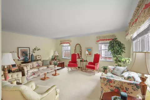 Living - 1629 Arbor, Monroe, MI 48162 photo 1 of 4