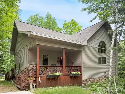 153 Maggie Pt, Crystal Falls, MI 49920