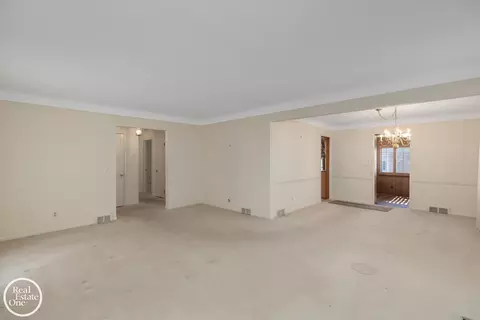 Living - 785 Barrington, Grosse Pointe Park, MI 48230 photo 3 of 4