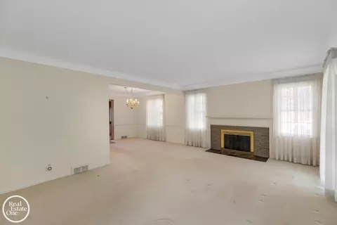 Living - 785 Barrington, Grosse Pointe Park, MI 48230 photo 2 of 4