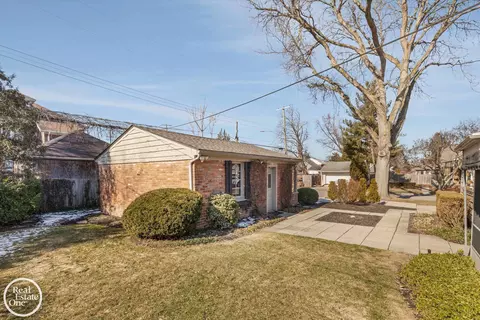 Exterior - 785 Barrington, Grosse Pointe Park, MI 48230 photo 9 of 11