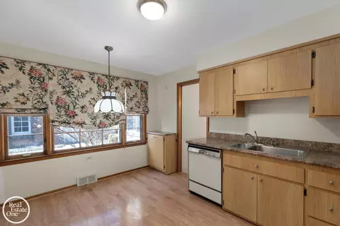 Kitchen - 785 Barrington, Grosse Pointe Park, MI 48230 photo 3 of 3