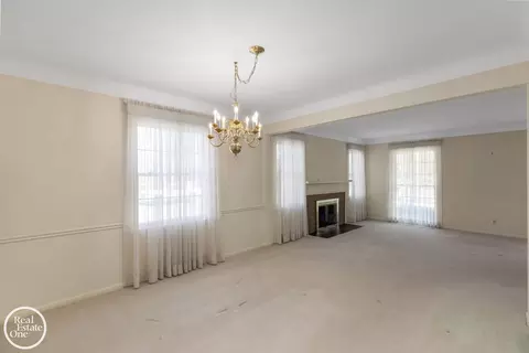 Living - 785 Barrington, Grosse Pointe Park, MI 48230 photo 4 of 4