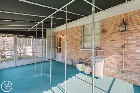 Exterior - 785 Barrington, Grosse Pointe Park, MI 48230 photo 5 of 11