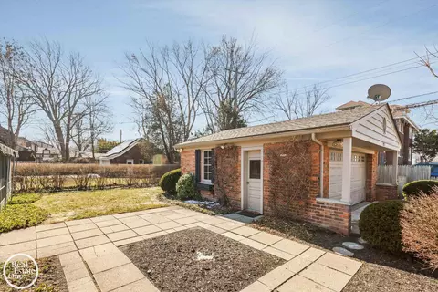 Exterior - 785 Barrington, Grosse Pointe Park, MI 48230 photo 8 of 11
